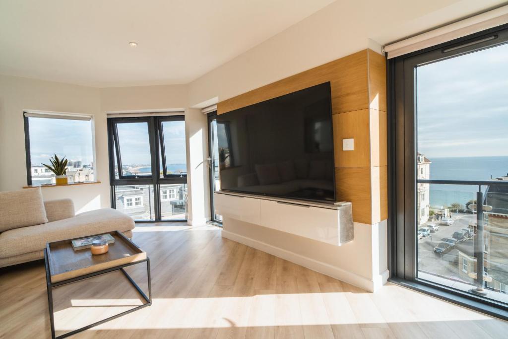 Westcliff Penthouse room 2